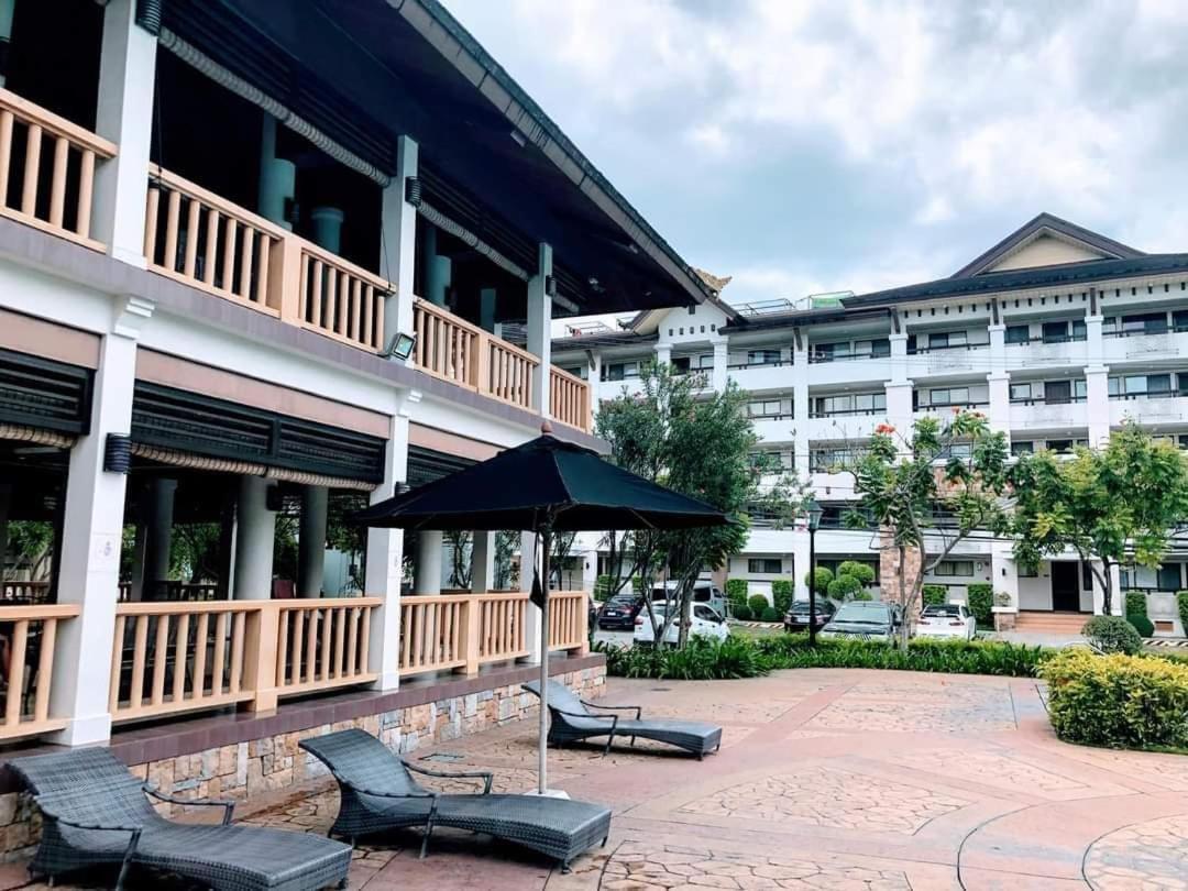 Ri'S One Oasis W Free Pool Back Of Sm City Mall Davao Exterior photo