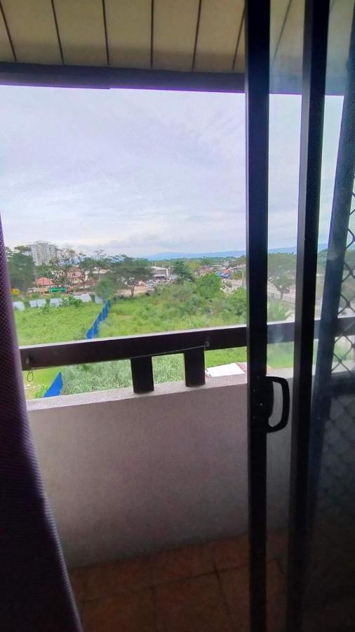 Ri'S One Oasis W Free Pool Back Of Sm City Mall Davao Exterior photo