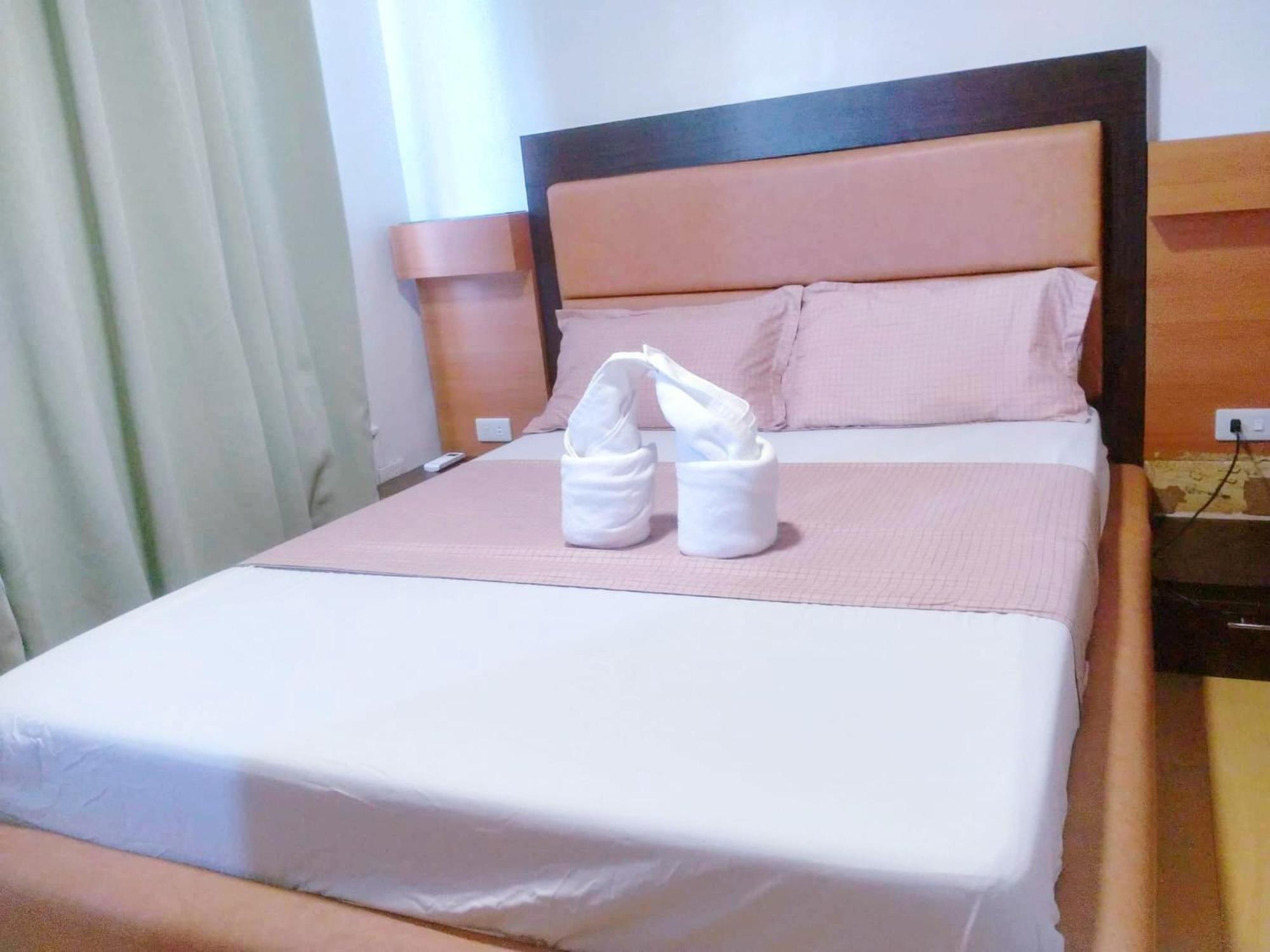 Ri'S One Oasis W Free Pool Back Of Sm City Mall Davao Room photo